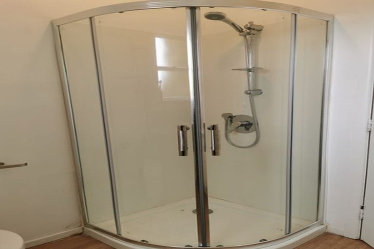 Photo of property in 88 Newlands Road, Newlands, Wellington, 6037