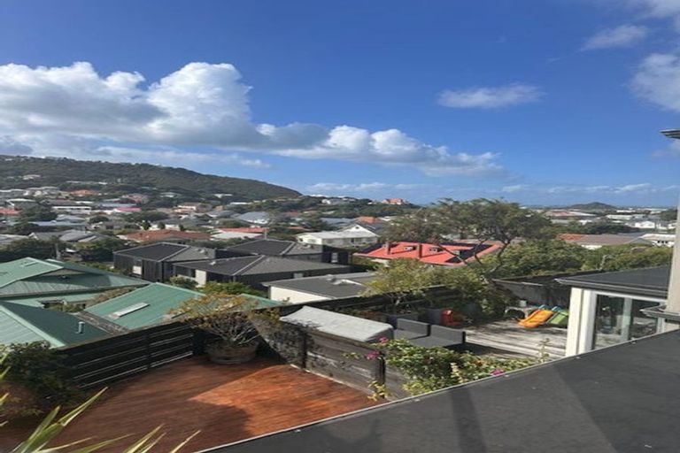 Photo of property in 10/3 Severn Street, Island Bay, Wellington, 6023
