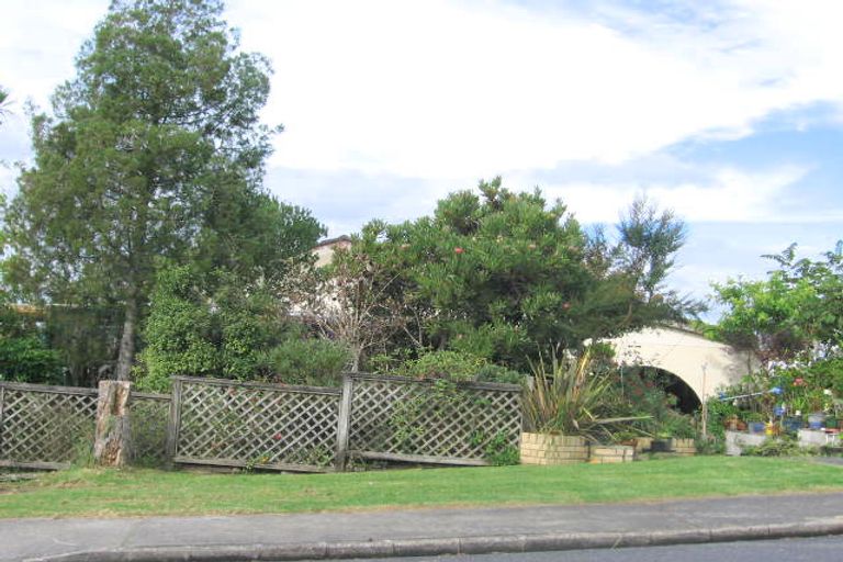 Photo of property in 20 Roick Parade, Glen Eden, Auckland, 0602