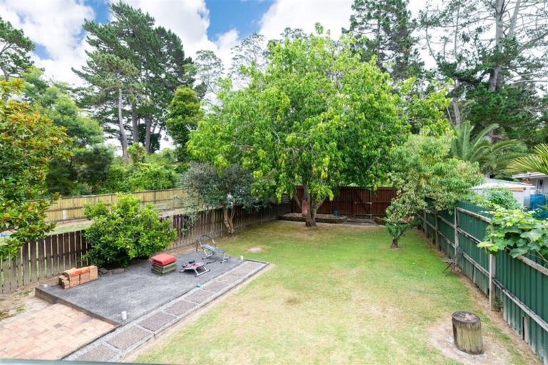 Photo of property in 92 Kemp Road, Massey, Auckland, 0614