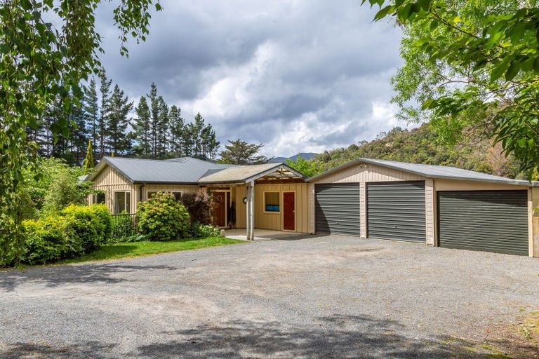 Photo of property in 1789 State Highway 2, Kaitoke, Upper Hutt, 5018