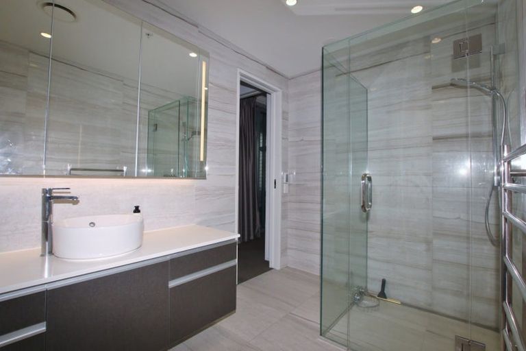Photo of property in 585/g06 Beach Road, Rothesay Bay, Auckland, 0630