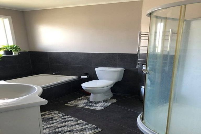 Photo of property in 18 Renwick Street, Papakura, 2110