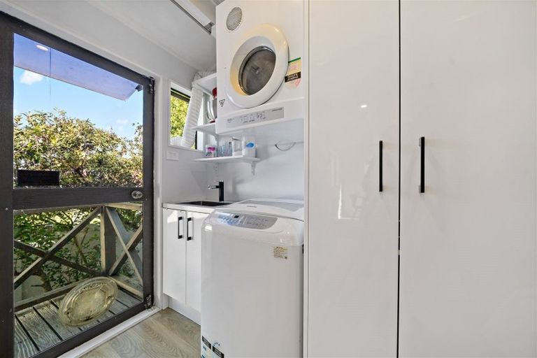 Photo of property in 80 Kervil Avenue, Te Atatu Peninsula, Auckland, 0610