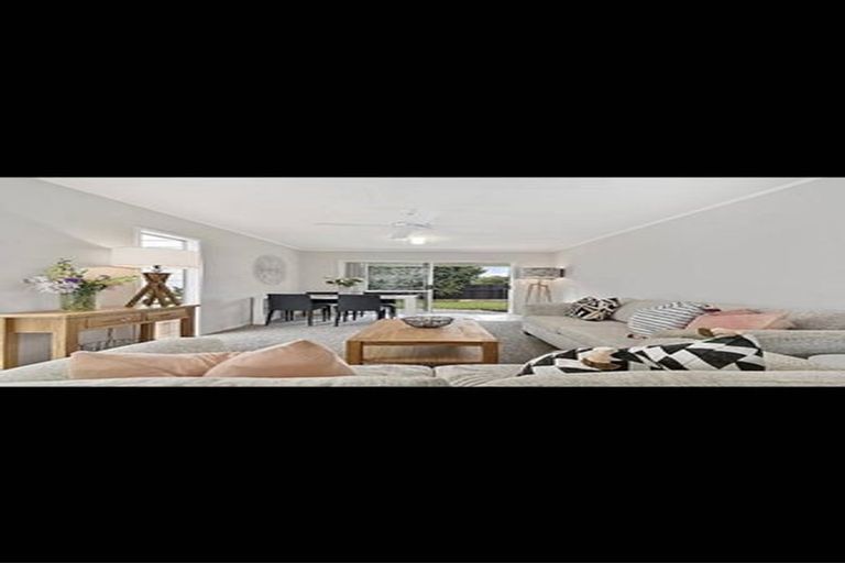 Photo of property in 1/2 Kenderdine Road, Papatoetoe, Auckland, 2025