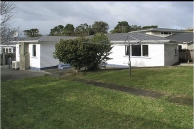 Photo of property in 106 Broderick Road, Johnsonville, Wellington, 6037
