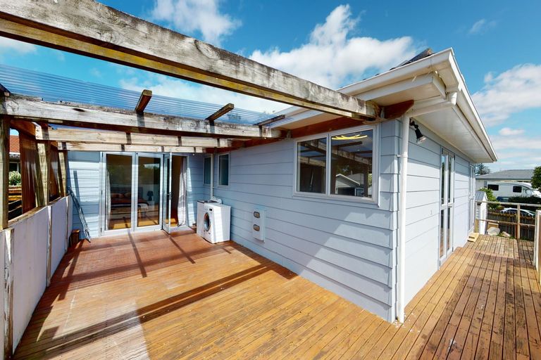 Photo of property in 8 Leatham Crescent, Opaheke, Papakura, 2113