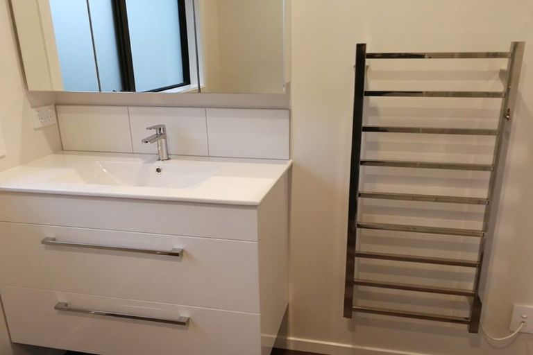 Photo of property in 5a Grumman Lane, Newlands, Wellington, 6037