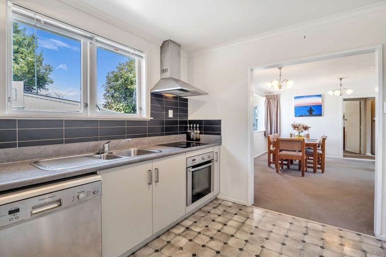 Photo of property in 14 Antrim Place, Hokowhitu, Palmerston North, 4410