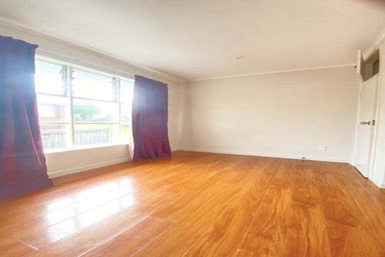 Photo of property in 2/3202 Great North Road, New Lynn, Auckland, 0600
