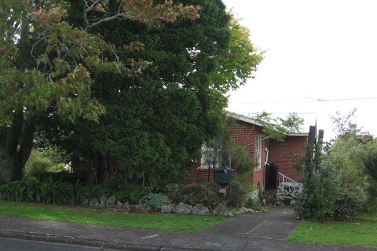 Photo of property in 40 Renata Crescent, Te Atatu Peninsula, Auckland, 0610