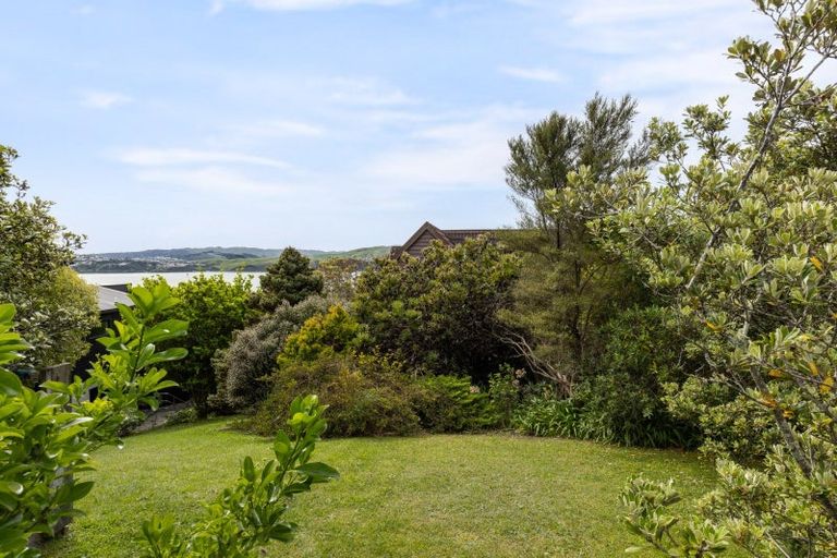 Photo of property in 16 The Crowsnest, Whitby, Porirua, 5024