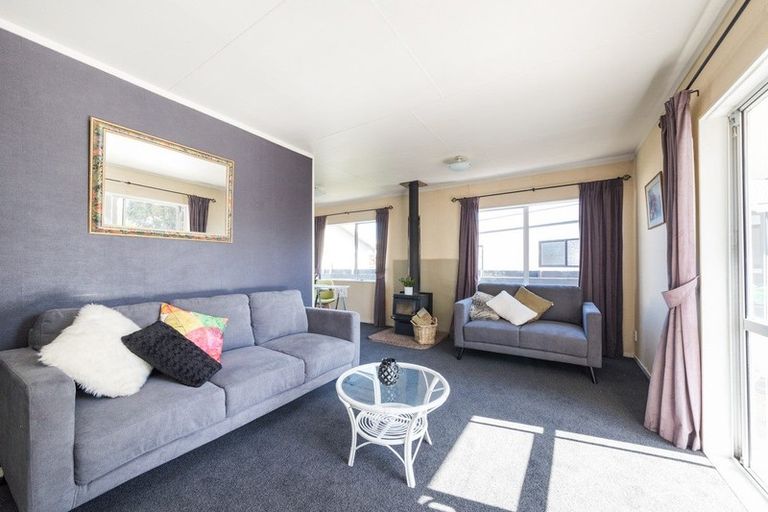 Photo of property in 19b Hilton Grove, Kelvin Grove, Palmerston North, 4414