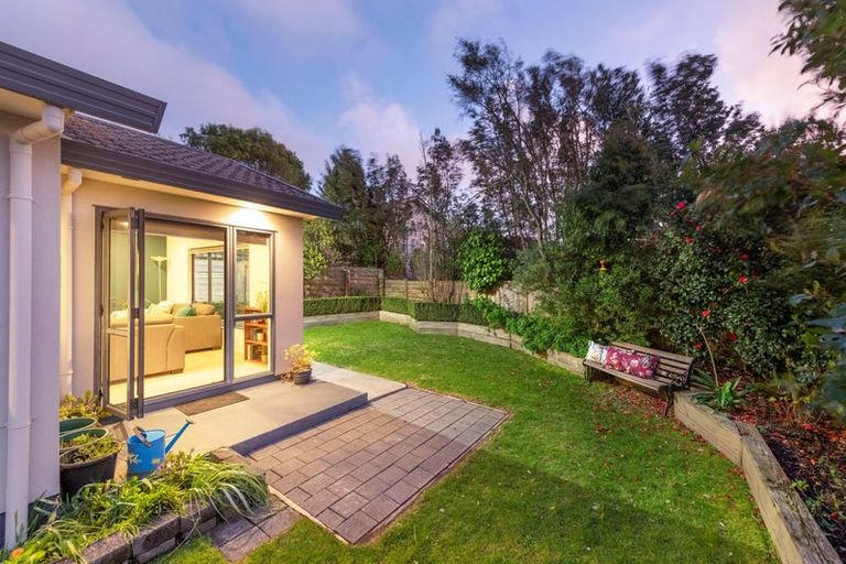 Photo of property in 2 Alister Way, Churton Park, Wellington, 6037