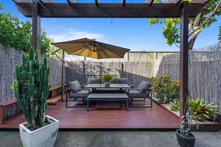 Photo of property in 11/17 Harbour View Road, Te Atatu Peninsula, Auckland, 0610