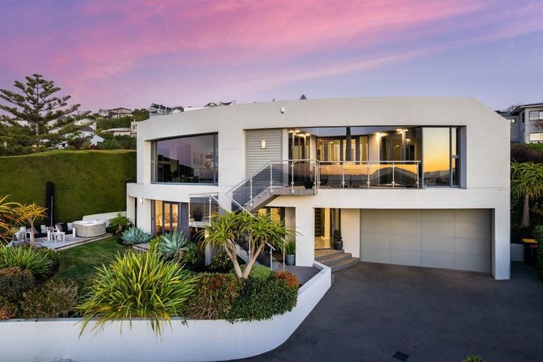 Photo of property in 11a Te Awakura Terrace, Mount Pleasant, Christchurch, 8081