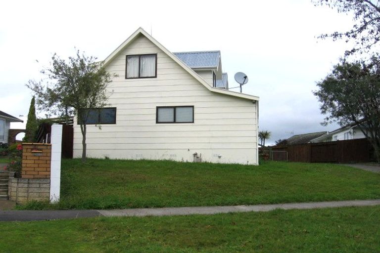 Photo of property in 64 Hillcrest Drive, Kelvin Grove, Palmerston North, 4414
