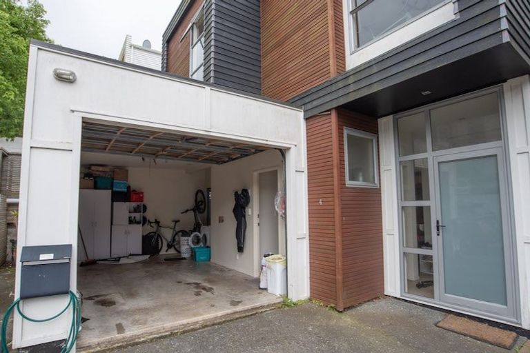 Photo of property in 4 Tiketike Way, Brooklyn, Wellington, 6021