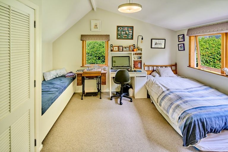 Photo of property in 46 Homewood Crescent, Karori, Wellington, 6012