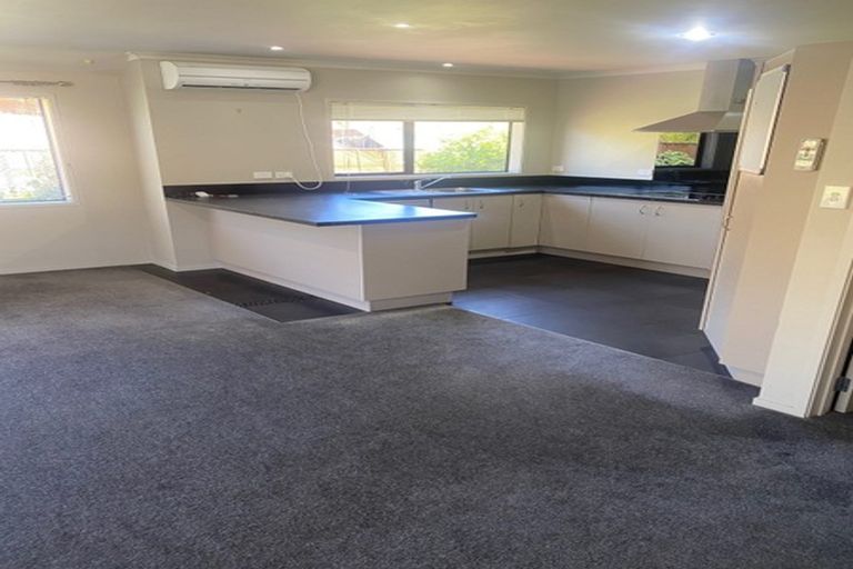 Photo of property in 5 Montrose Place, Highlands Park, New Plymouth, 4312