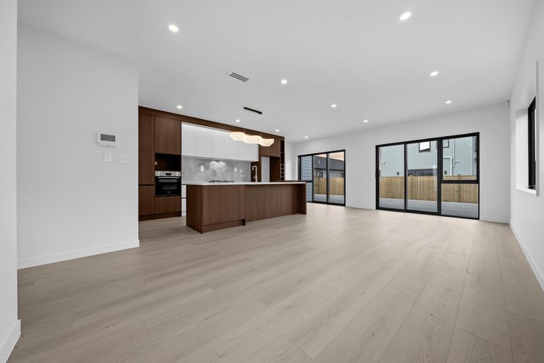 Photo of property in 30 Korowhiti Road, Clarks Beach, 2122