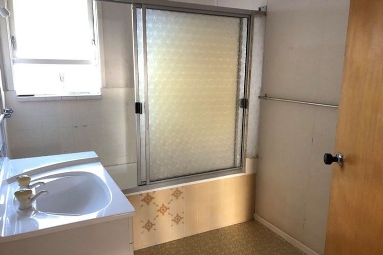 Photo of property in 35 Elliott Avenue, Bayview, Auckland, 0629