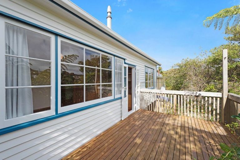 Photo of property in 2 Lambeth Road, Northland, Wellington, 6012