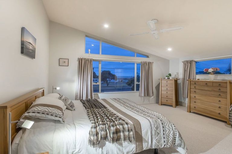 Photo of property in 14 Field Way, Waikanae Beach, Waikanae, 5036