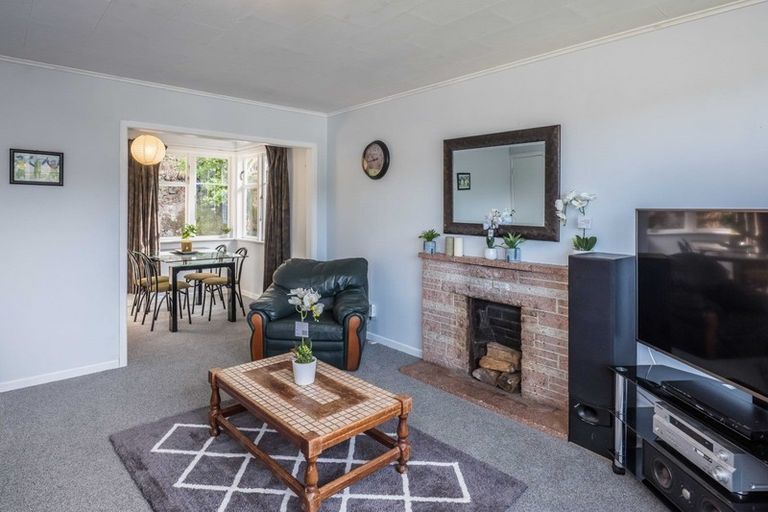 Photo of property in 123 Newlands Road, Newlands, Wellington, 6037