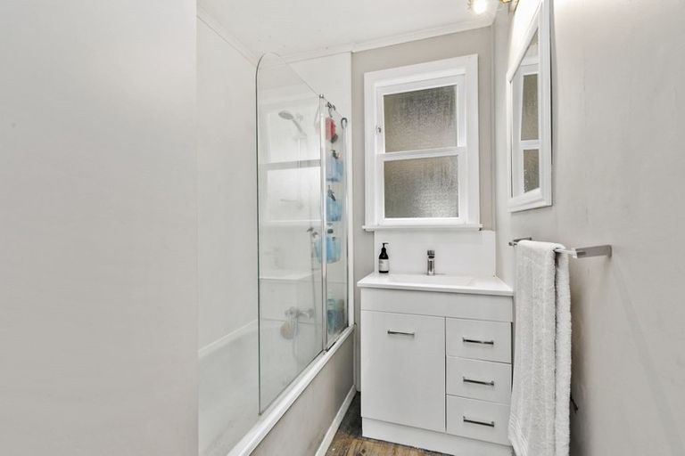 Photo of property in 27 Kopara Grove, Stokes Valley, Lower Hutt, 5019