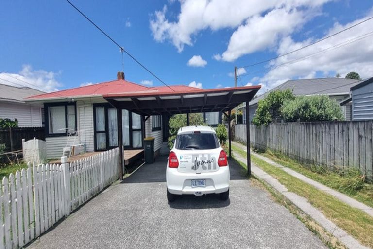 Photo of property in 49 Larnoch Road, Henderson, Auckland, 0610