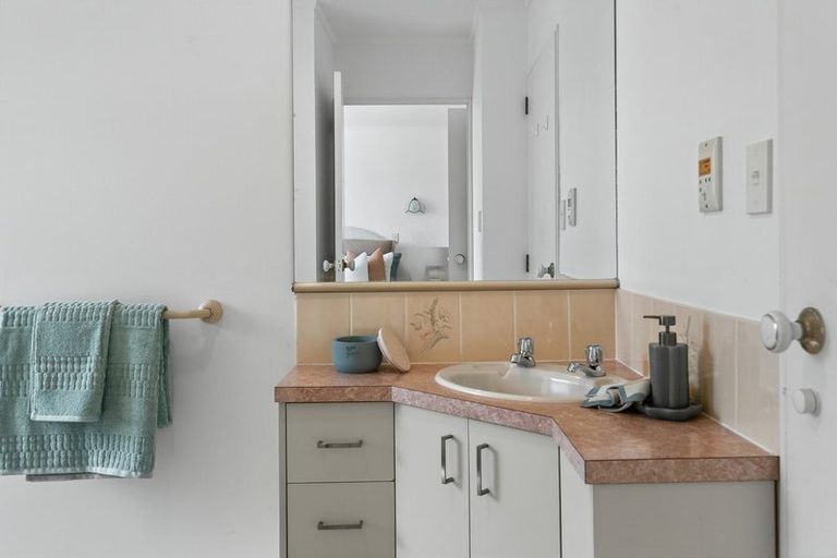 Photo of property in 2 James Henry Avenue, Papamoa Beach, Papamoa, 3118