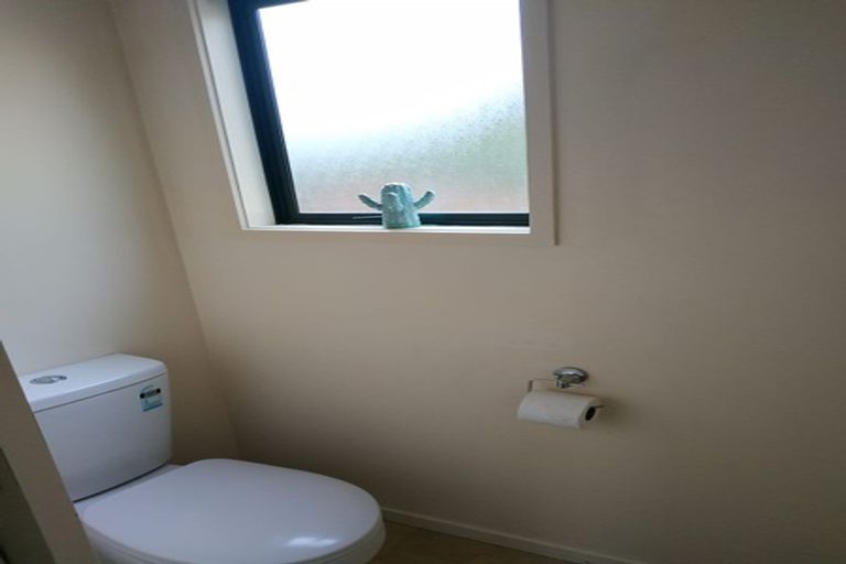 Photo of property in 1/12 Holiday Road, Stanmore Bay, Whangaparaoa, 0932