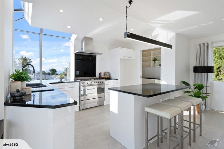 Photo of property in 214b Mount Pleasant Road, Mount Pleasant, Christchurch, 8081