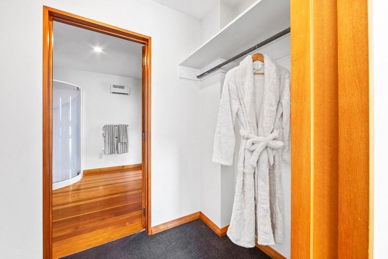 Photo of property in 33 Bryndwr Road, Fendalton, Christchurch, 8052