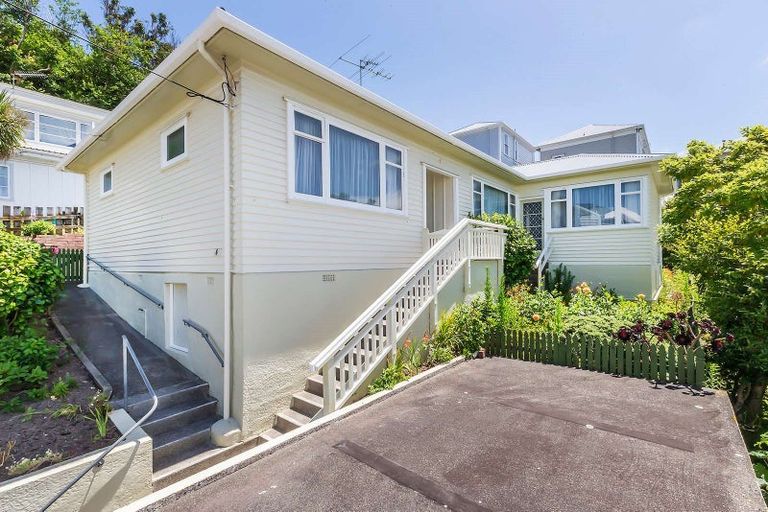 Photo of property in 6 Papawai Terrace, Mount Cook, Wellington, 6021