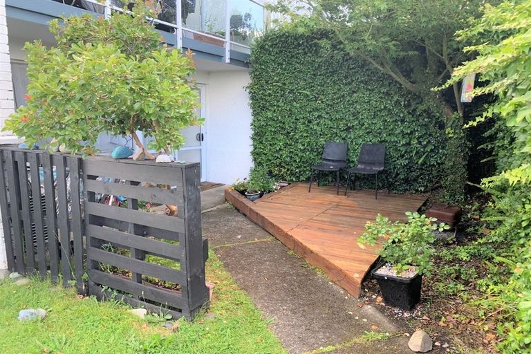 Photo of property in 1/72 Sylvan Avenue, Northcote, Auckland, 0627