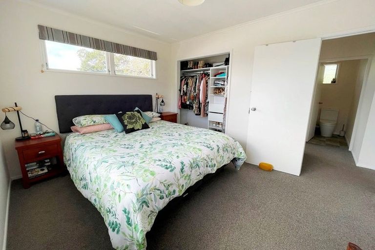 Photo of property in 15 Rosalind Road, Glenfield, Auckland, 0629