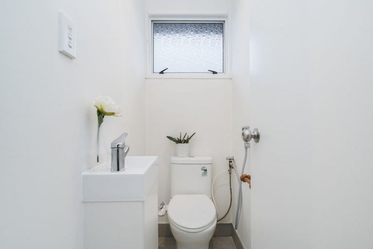 Photo of property in 92 Gallony Avenue, Massey, Auckland, 0614