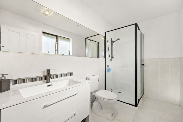 Photo of property in 3 Jever Place, Massey, Auckland, 0614