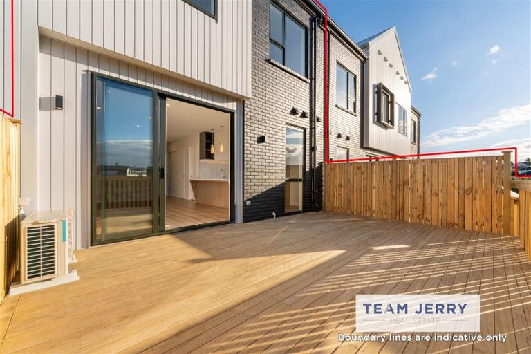 Photo of property in 5 Puihi Crescent, Massey, Auckland, 0614