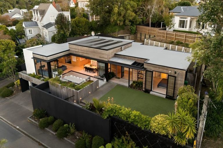 Photo of property in 3 Homewood Avenue, Karori, Wellington, 6012