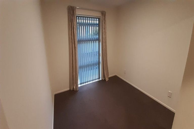 Photo of property in 4 The Oval, Hillmorton, Christchurch, 8024