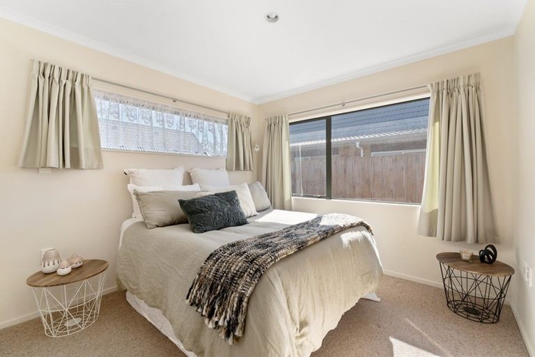 Photo of property in Rangeview Villas, 4/9 Fuller Close, Levin, 5510