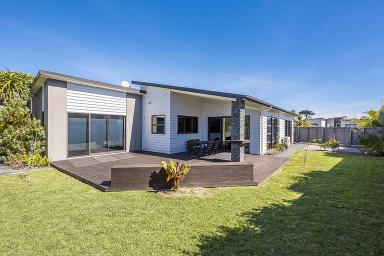 Photo of property in 69 Kotuku Drive, Paraparaumu Beach, Paraparaumu, 5032
