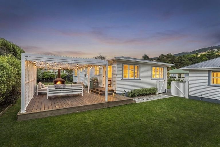 Photo of property in 4 Beauchamp Street, Tawa, Wellington, 5028