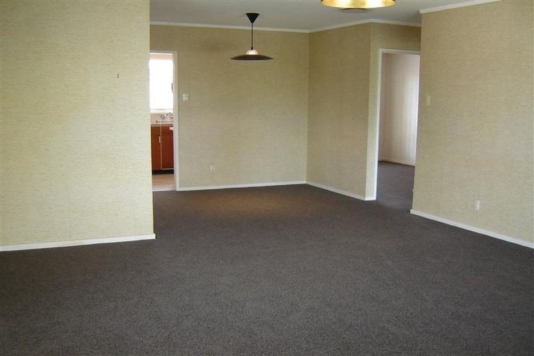 Photo of property in 2/33 Butterworth Drive, Glendene, Auckland, 0602