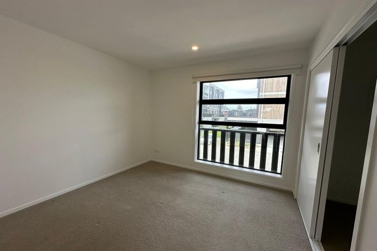 Photo of property in 54 Rauemi Way, Te Atatu South, Auckland, 0610