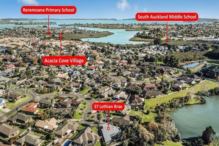 Photo of property in 37 Lothian Brae, Wattle Downs, Auckland, 2103