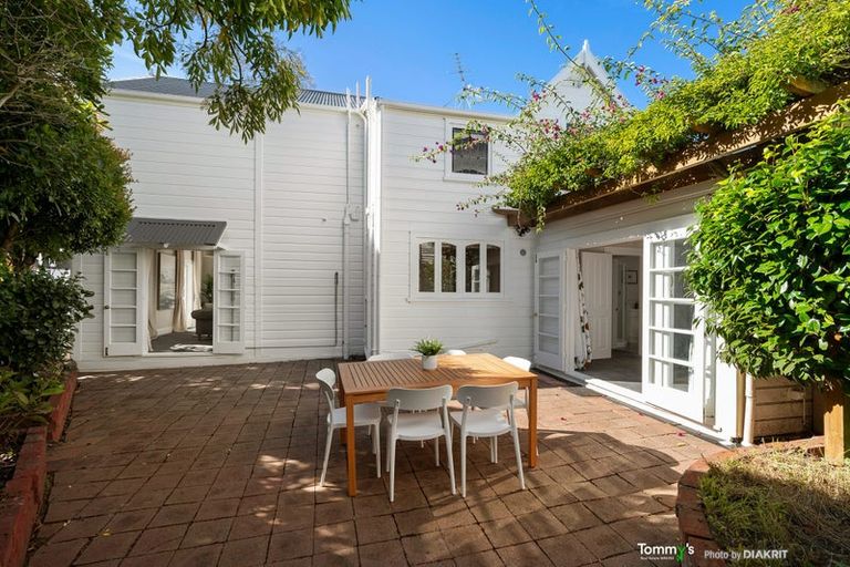 Photo of property in 1 Parliament Street, Thorndon, Wellington, 6011